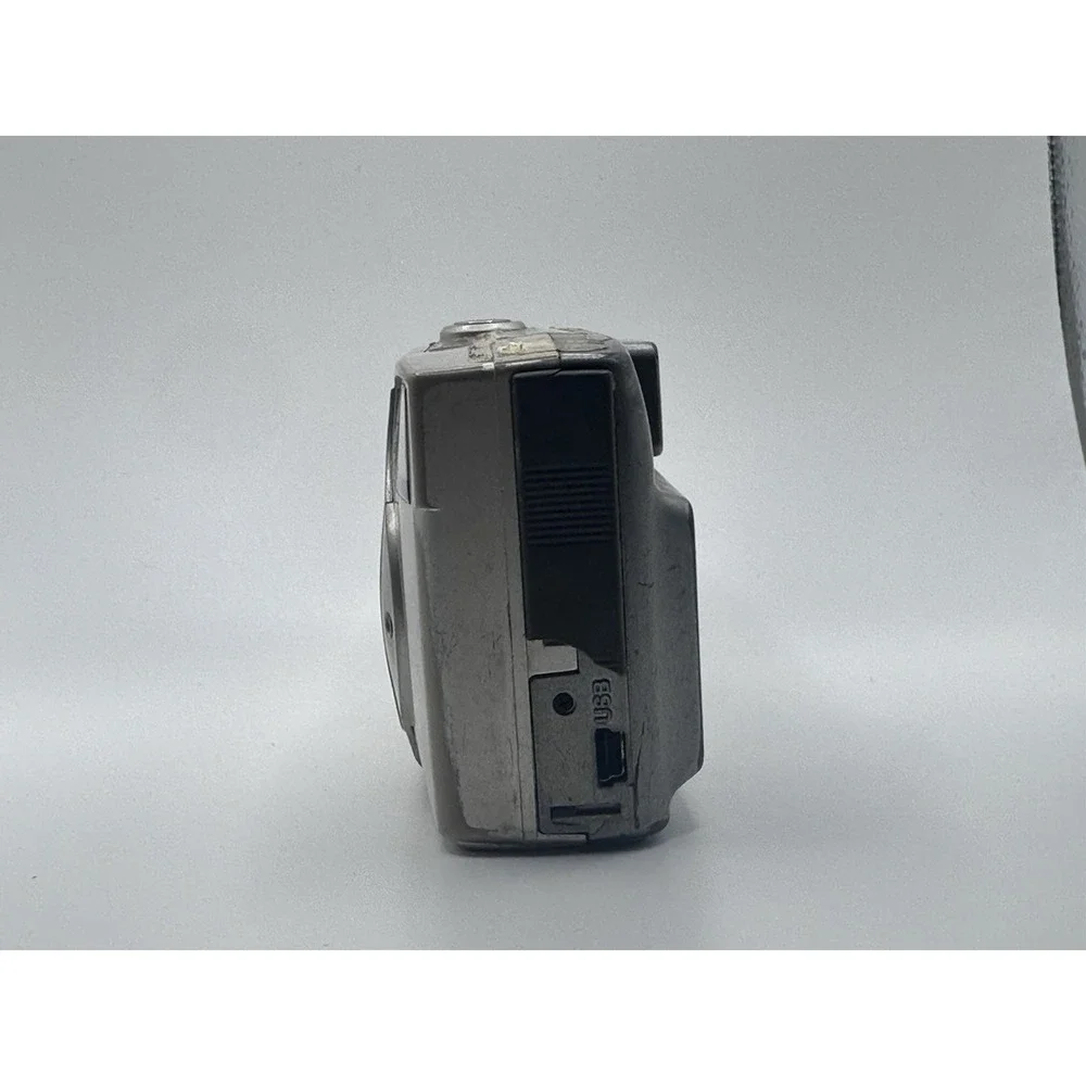 Olympus Camedia D-380 2.0MP Digital Camera Silver Untested For Parts Repair